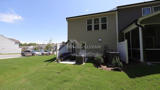 Building Photo - 291 White Oak Ridge Dr