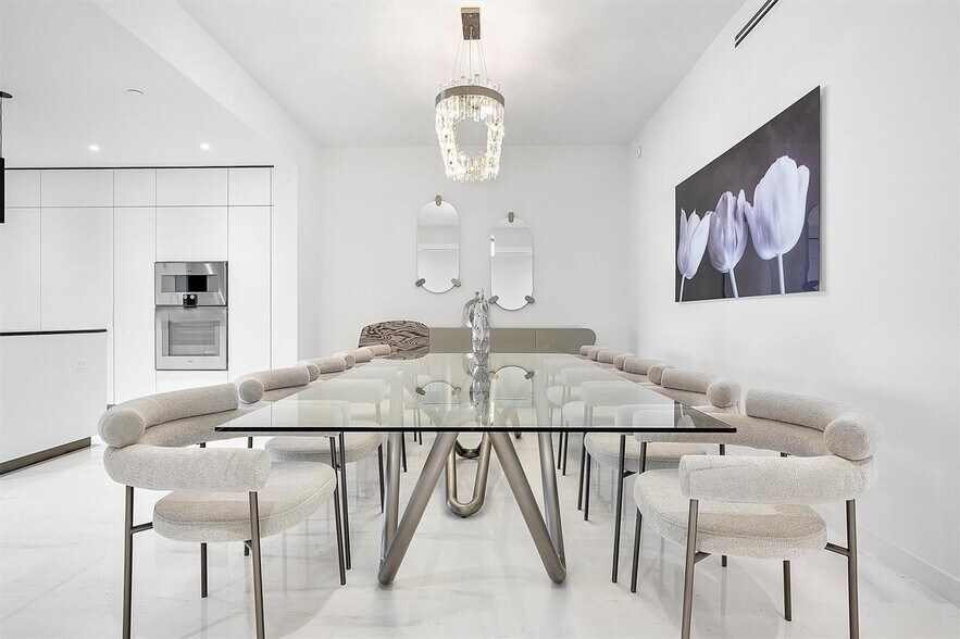 Building Photo - 300 Biscayne Boulevard Way