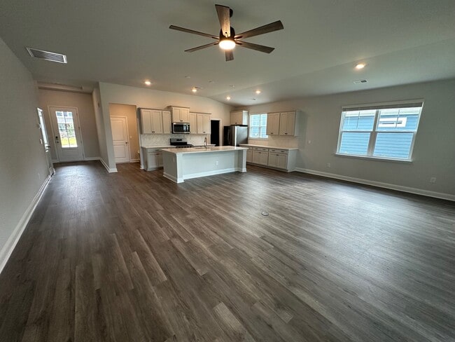 Building Photo - 1840 Hardwood Ct