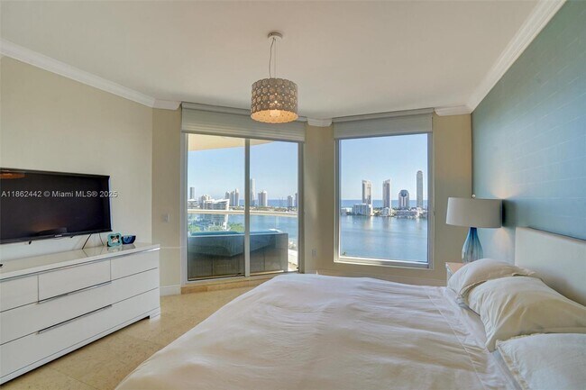 Building Photo - 6000 Island Blvd