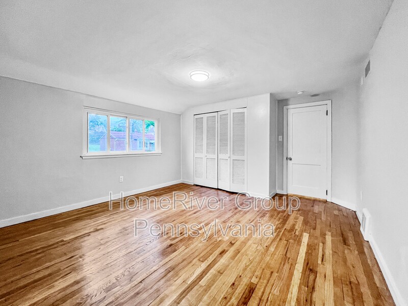 Building Photo - 1066 Elwell St