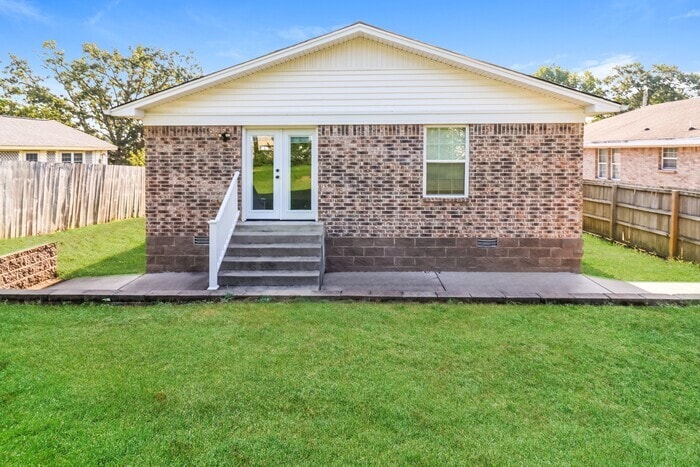 Building Photo - 313 S Neeley St