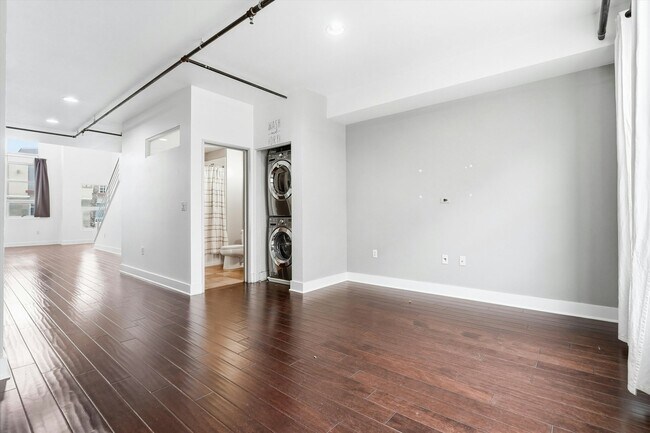 Building Photo - 911 E Santa Ana Blvd