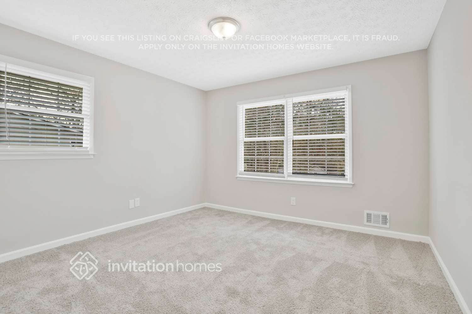 Building Photo - 2082 Cezar Dr