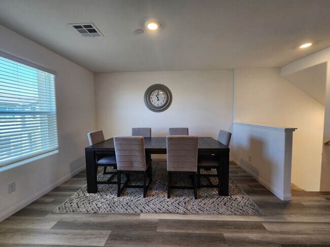 Building Photo - Charming 3BR/2.5BA Home in Las Vegas – Uti...