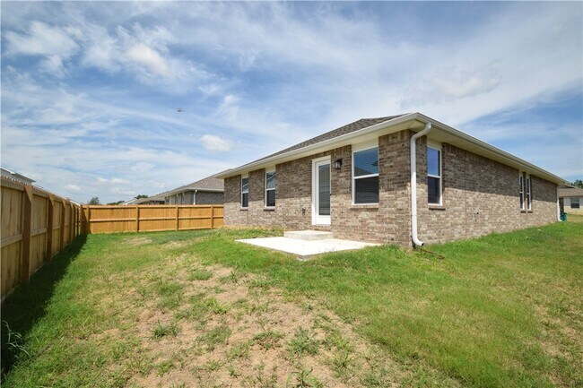 Building Photo - 2071 Bluestem Dr