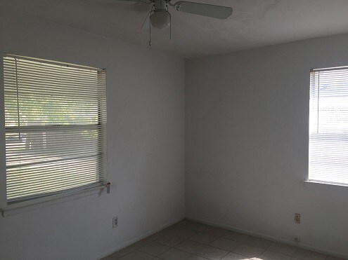 Building Photo - 1510 Crockett Cir