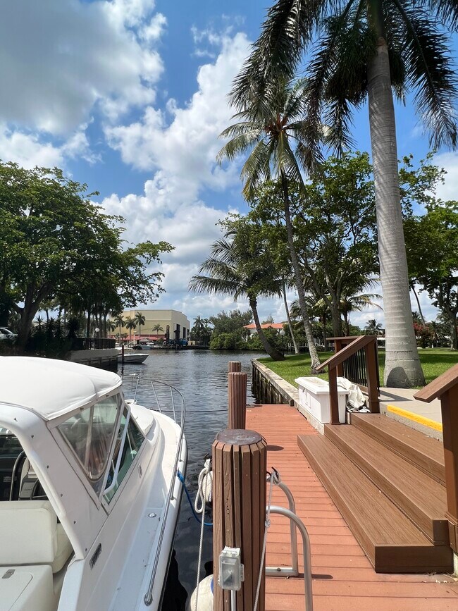 Building Photo - 7 Royal Palm Way