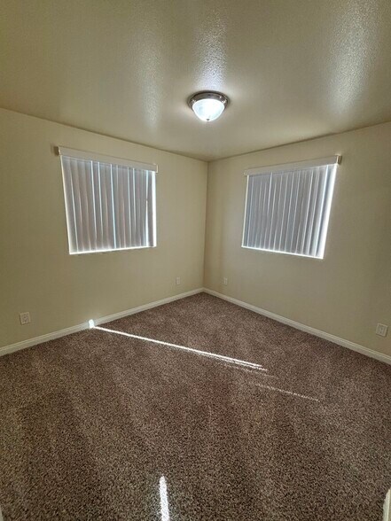 Building Photo - 216 E 97th St