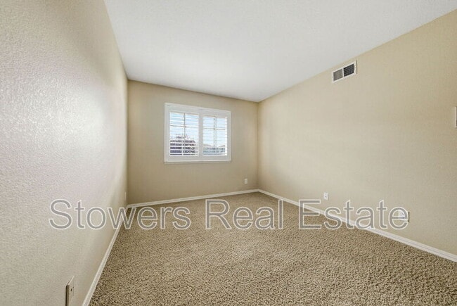 Building Photo - 350 Bellflower Dr