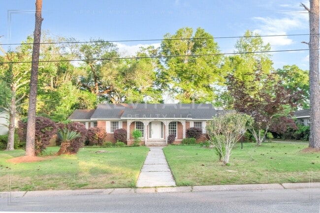 Building Photo - Charming Brick Ranch with Modern Comforts in Mobile!