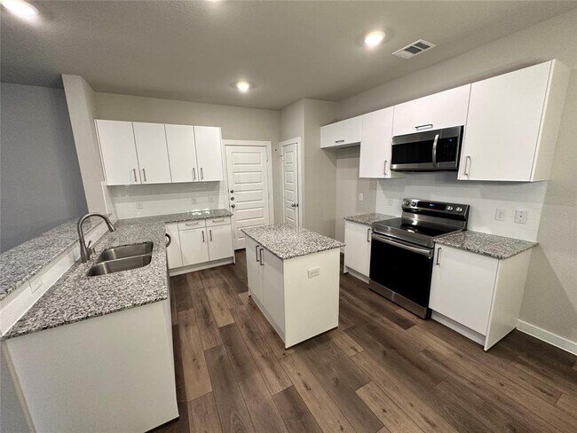 Building Photo - 9732 Grosbeak Ln