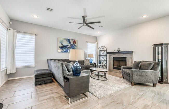 Building Photo - We have a beautiful home fully furnished with 3 bedroom-2 baths plus theater room (or a 4 bed room)