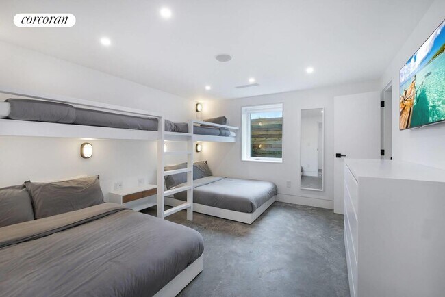 Building Photo - 29 W Lake Dr