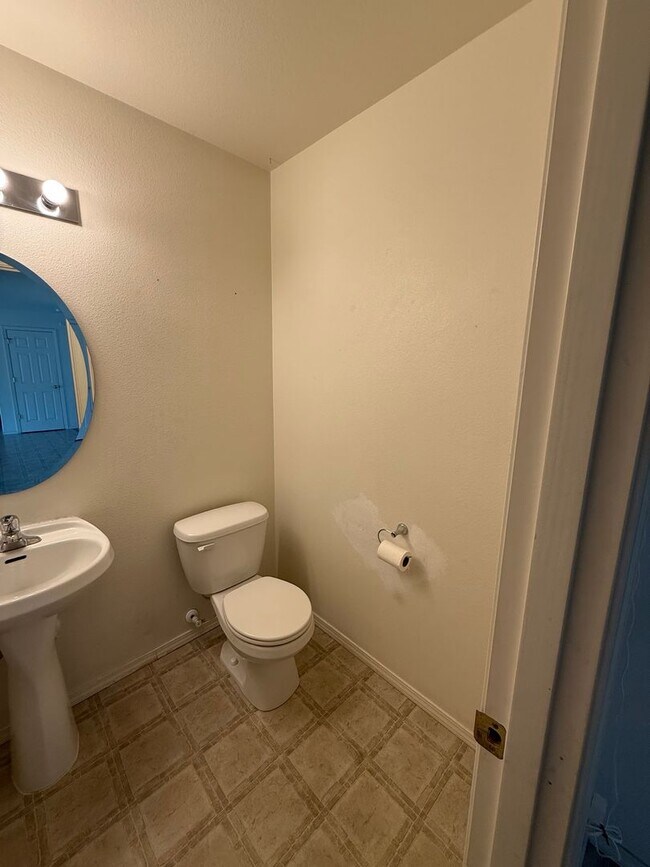 Building Photo - Spacious 4-Bedroom Rental Home in Prime Pa...
