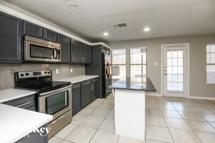 Building Photo - 5600 Ainsdale Dr