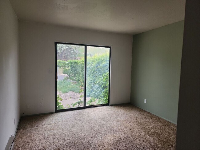 Building Photo - 171 College Way