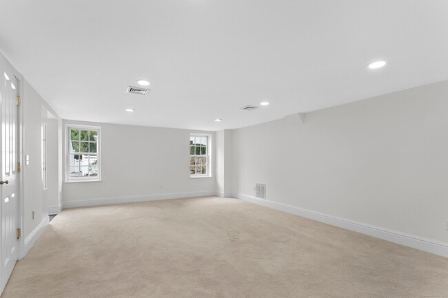 Building Photo - 15 N Salem Rd