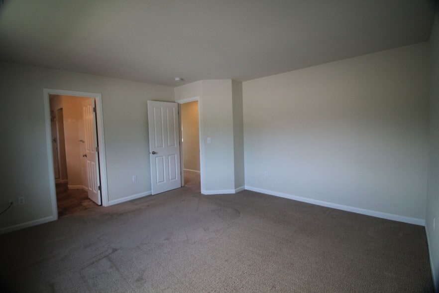 Building Photo - 3721 202nd Pl E