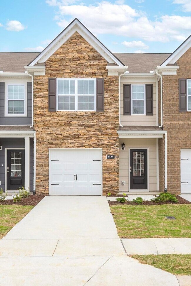 Building Photo - 250 Hazel Ln