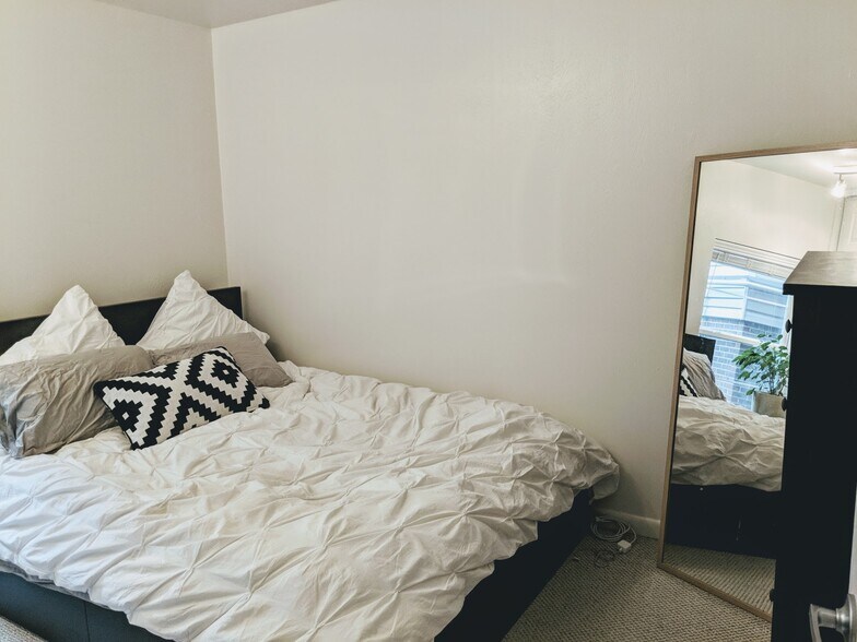 Building Photo - 1111 Maxwell Ave