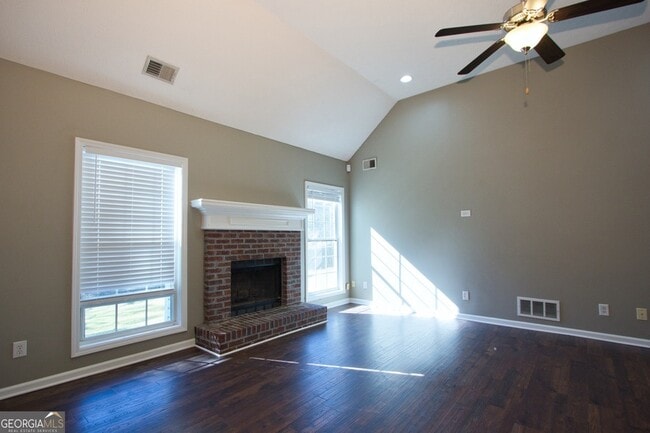 Building Photo - 413 Vista Way