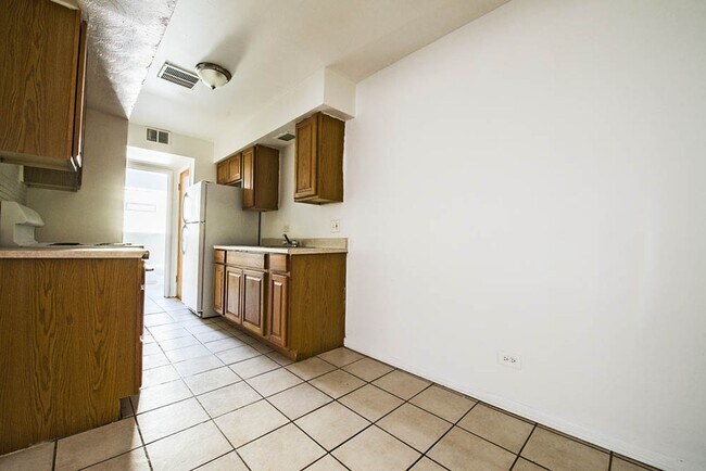 Building Photo - 2045 E 75th