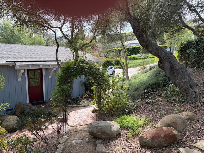 Building Photo - 60 Crestview Ln