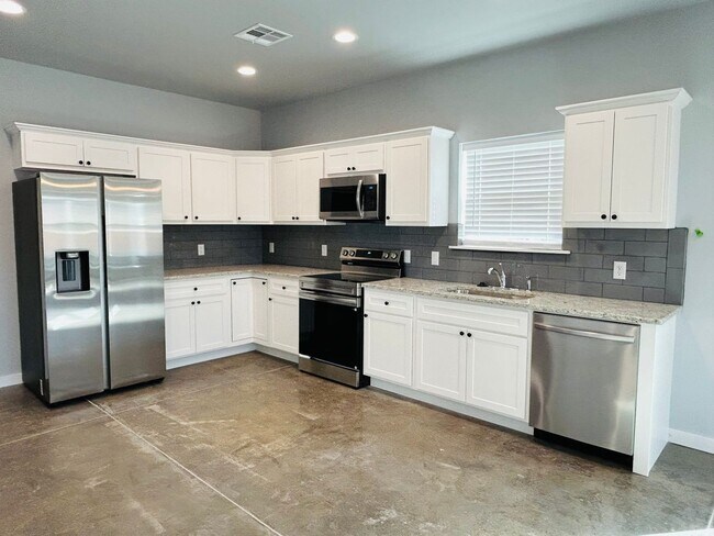 Building Photo - 104 N Harrison Ave