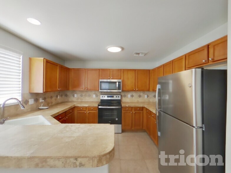 Building Photo - 11229 W Devonshire Ave