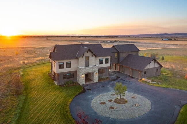 Building Photo - One of a Kind Custom Built Home for Rent in Gallatin Valley!