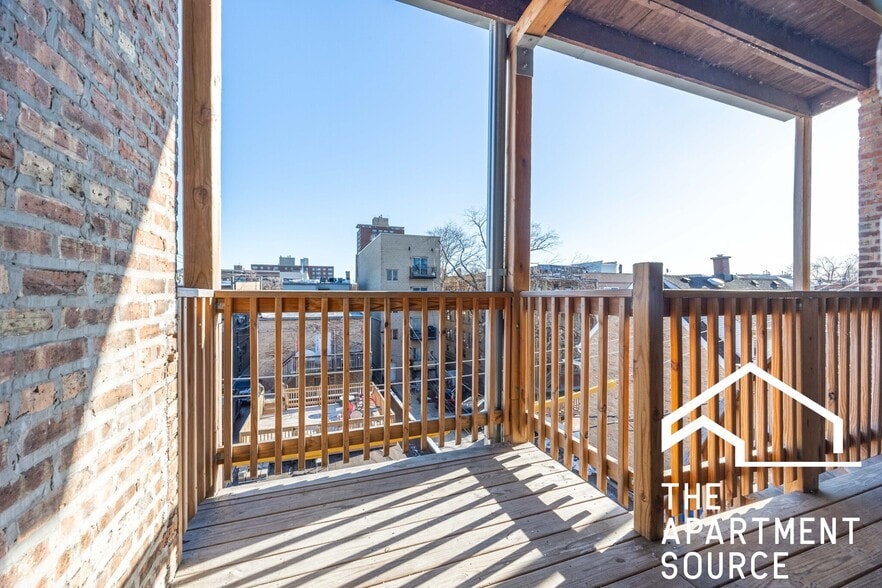 Building Photo - 3941 N Janssen Ave