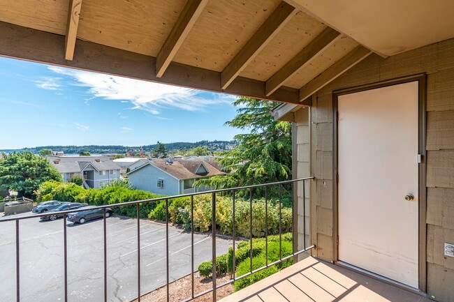 Building Photo - Charming 2-Bedroom Condo with Balcony – Pr...