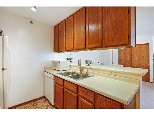 Building Photo - 433 S 7th St