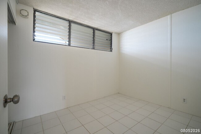 Building Photo - 2121 Ala Wai Blvd