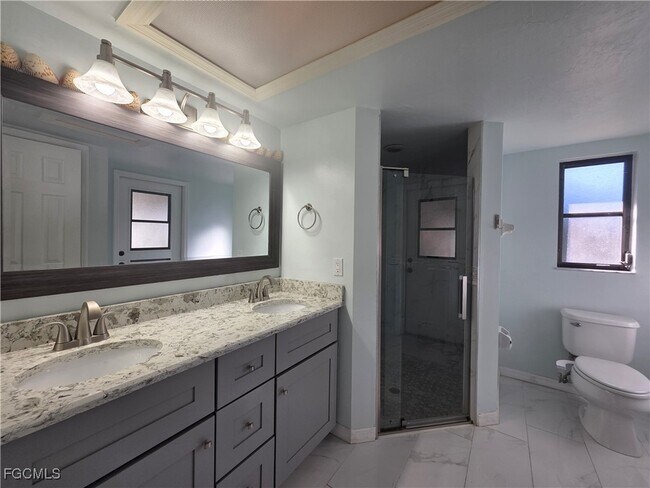 Building Photo - 424 SW 37th Ln