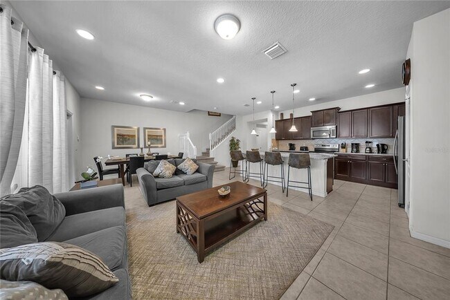 Building Photo - 2027 Majorca Dr