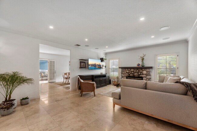 Building Photo - 669 35th St