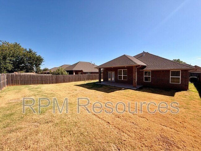 Building Photo - 3809 Brougham Way
