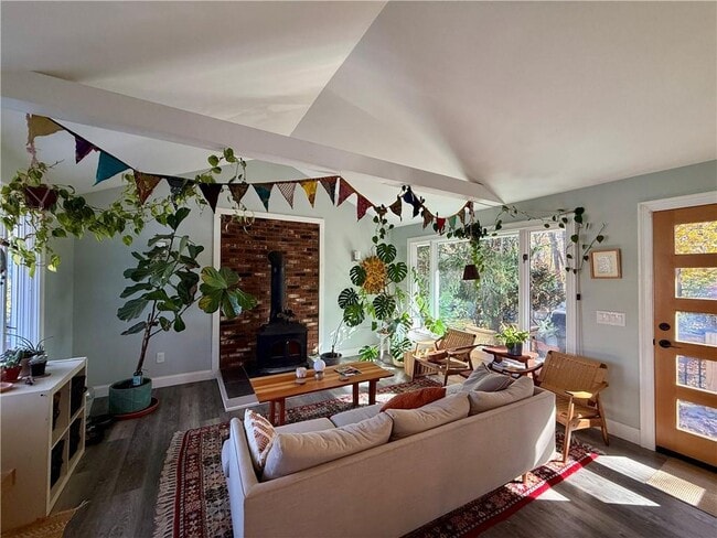 Building Photo - 11 Holmes St