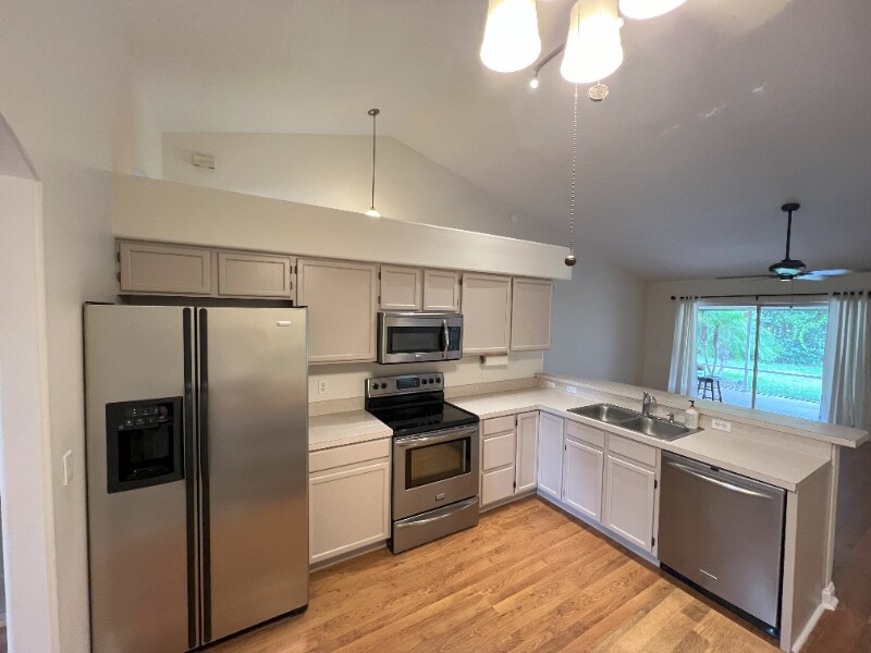 Building Photo - 345 Silver Pine Dr