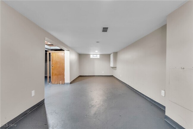 Building Photo - 12605 Hirst Ave