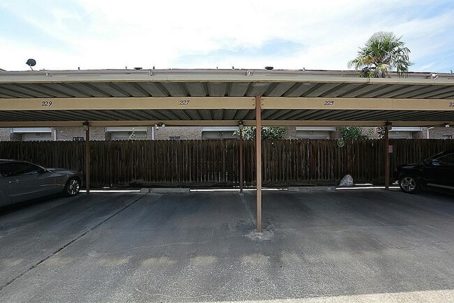 Building Photo - 2626 North Blvd