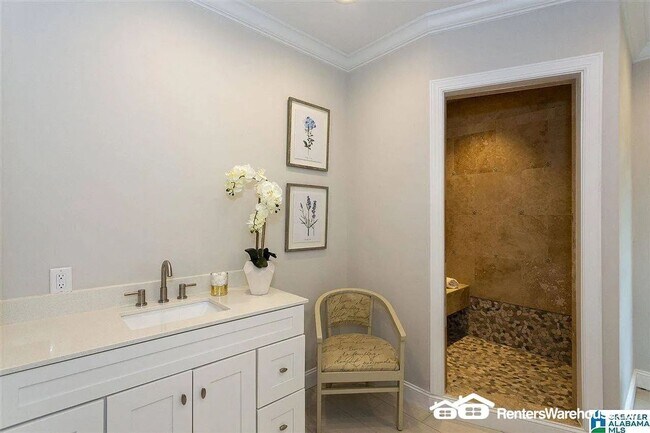 Building Photo - Remarkable 5 bedroom 6 bathroom estate loaded with charm