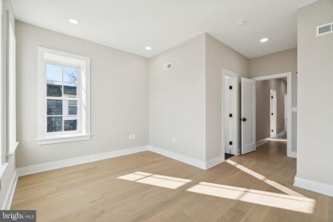 Building Photo - 347 E Gorgas Ln