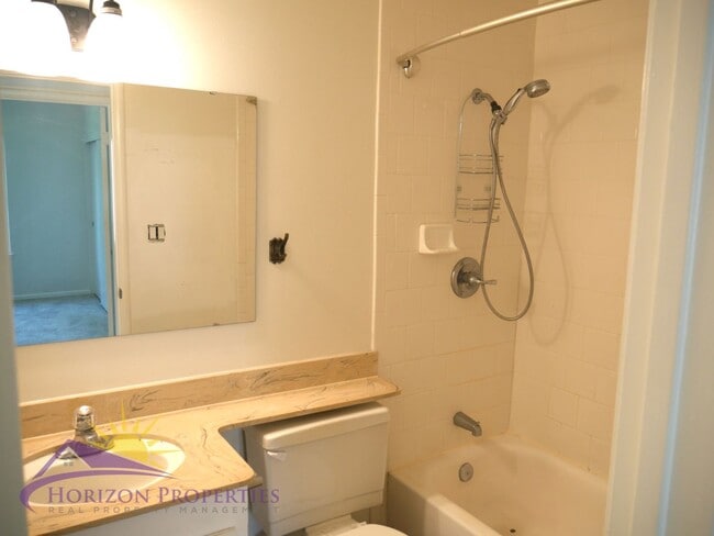 Building Photo - 3 Bed 2.5 Bath 1,380 sqft Townhome in Carm...