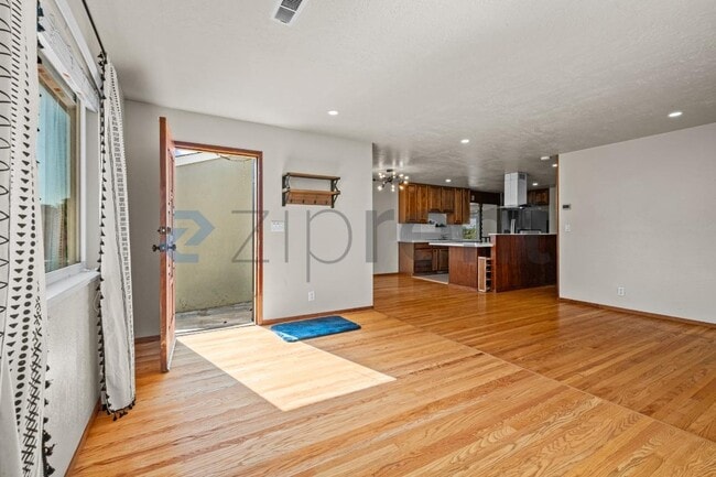 Building Photo - 232 Doyle Dr