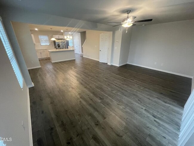 Building Photo - 1011 Peony Ln