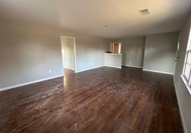 Building Photo - 1021 Old Bishop Rd