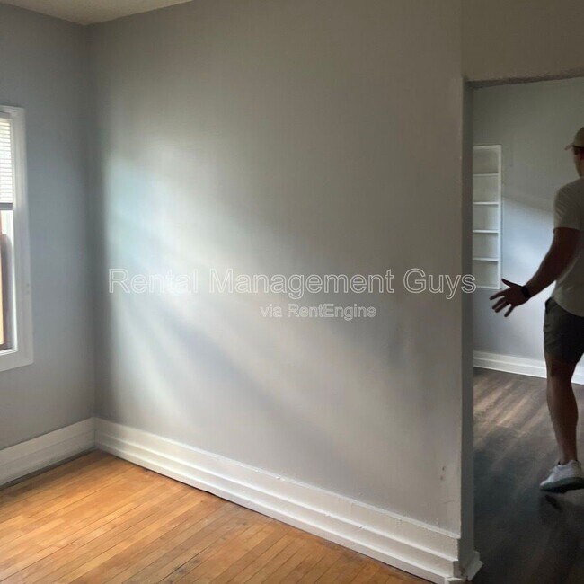 Building Photo - 2110 Fremont Ave N